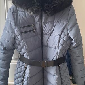 Elegant Women's Quilted Puffer Jacket with Faux Fur Collar